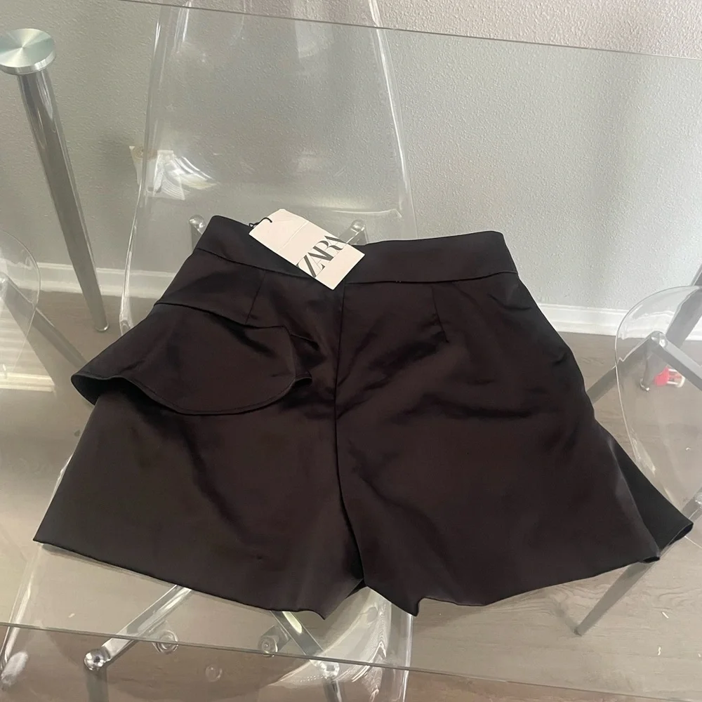 Zara Black Skort with Modern Design - Picture 2 of 3